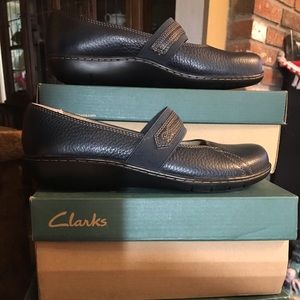 BNIB Clarks Geraldine Q Slip Ons Navy Blue Size 7W